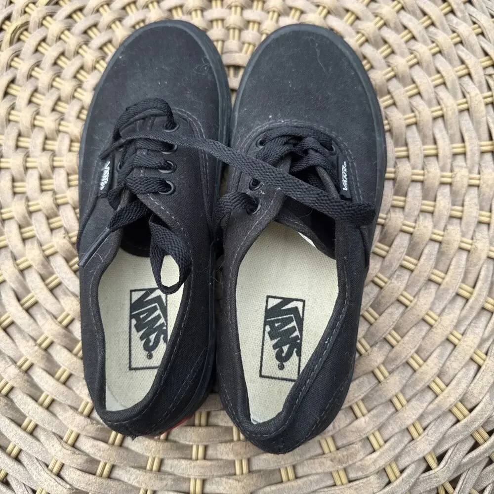 VANS Sneakers Youth Black Lace-Up Shoe Size 1.5 US Kids UK 1.0 Boys Girls Skids